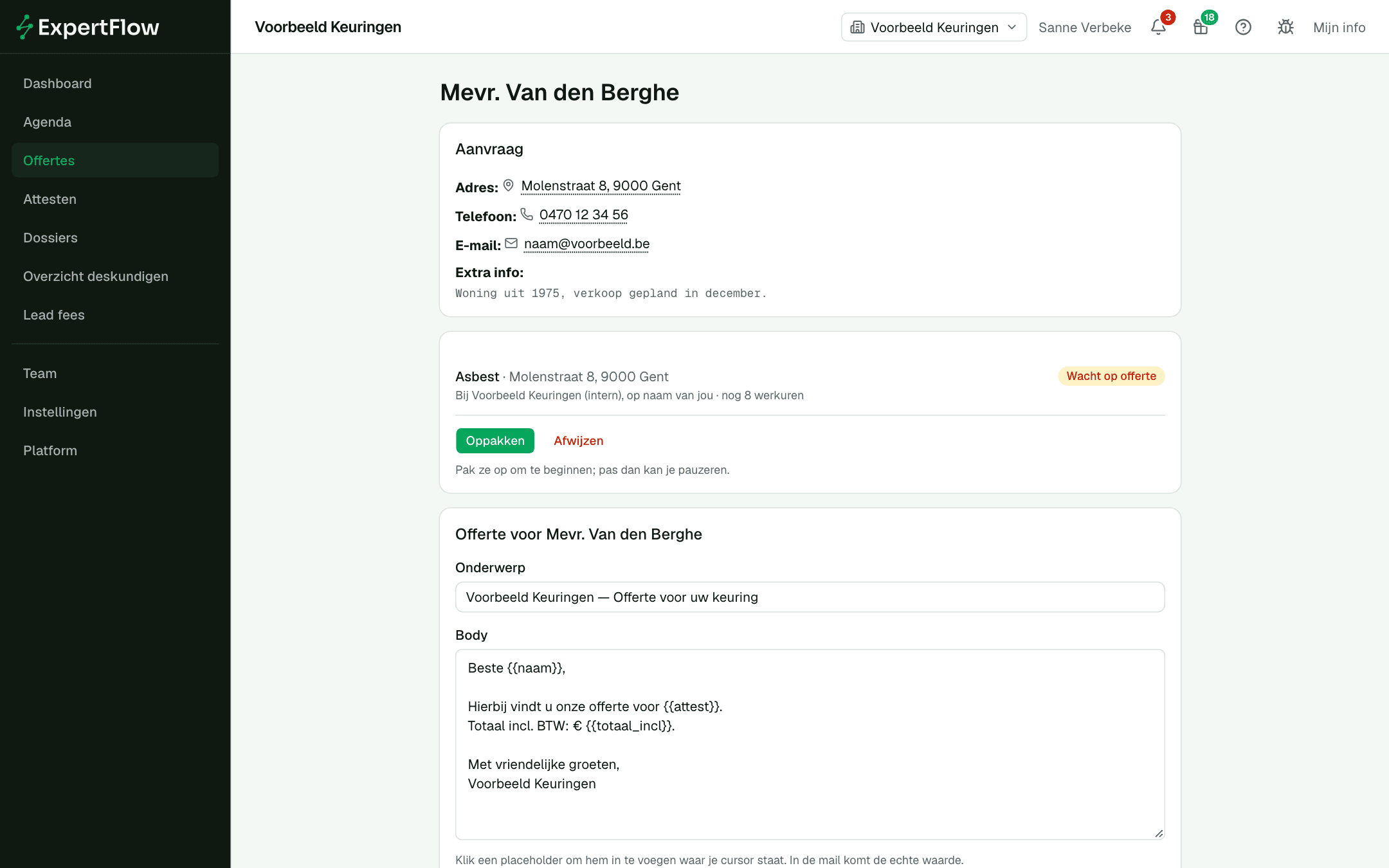 Een offerte-aanvraag in ExpertFlow met de knoppen Oppakken en Afwijzen en de offertemail eronder