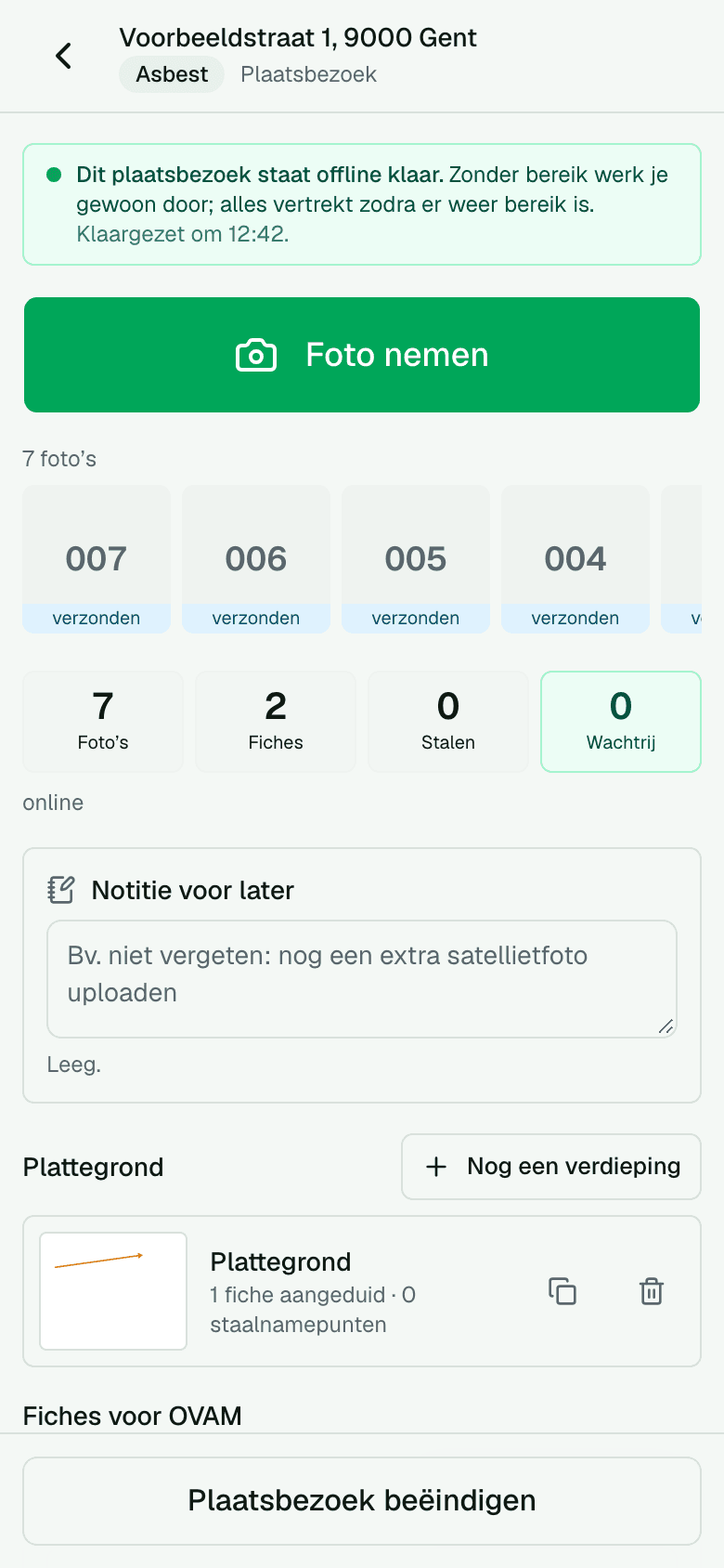 Het plaatsbezoek op een gsm met de knop Foto nemen, de teller van foto's en de melding dat het bezoek offline klaarstaat